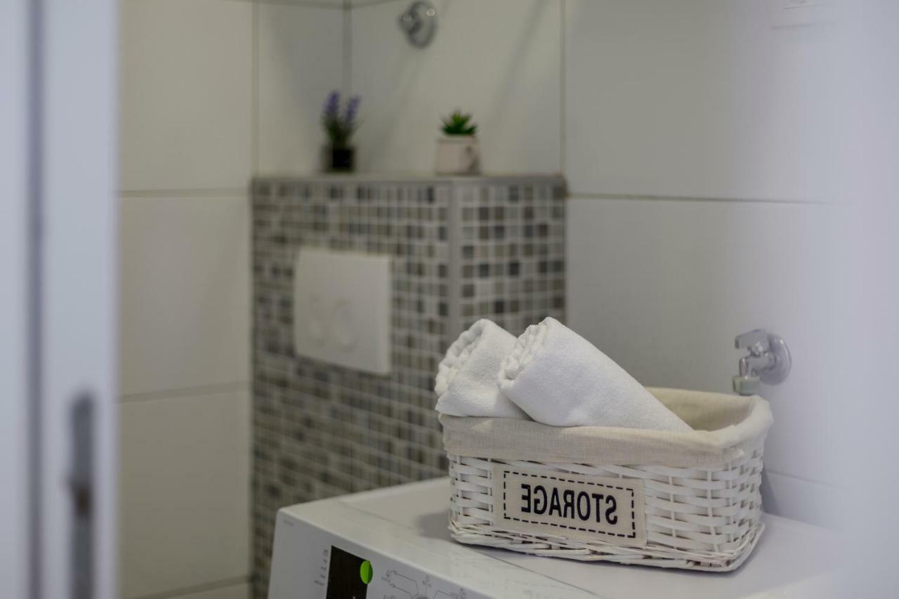 Studio Apartments Twins Сплит Екстериор снимка