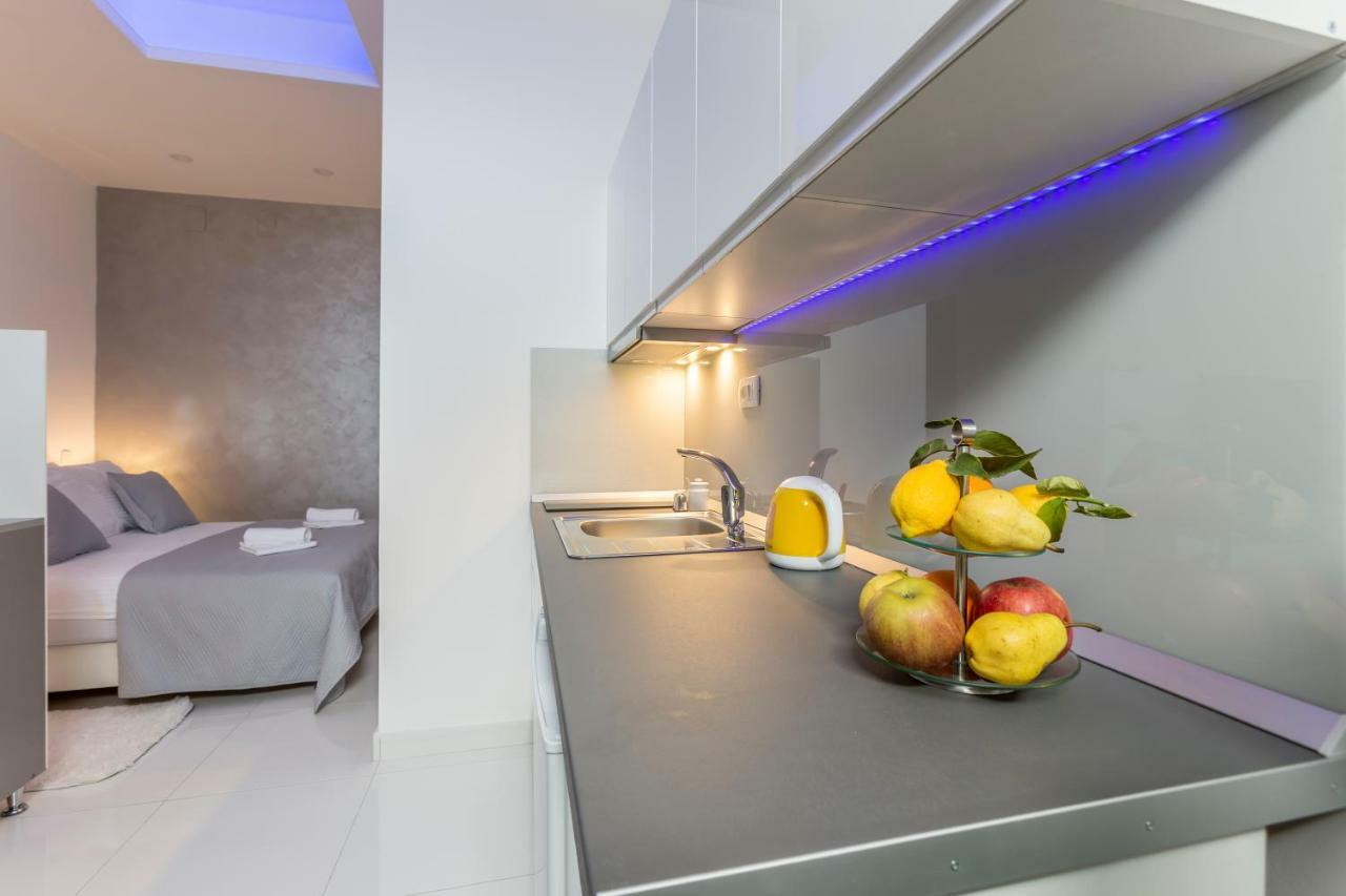 Studio Apartments Twins Сплит Екстериор снимка