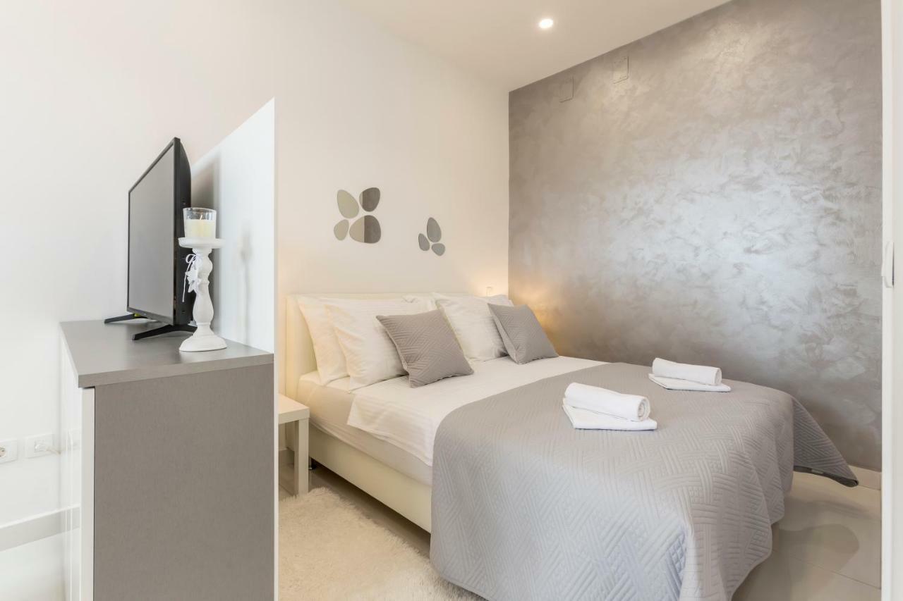 Studio Apartments Twins Сплит Екстериор снимка