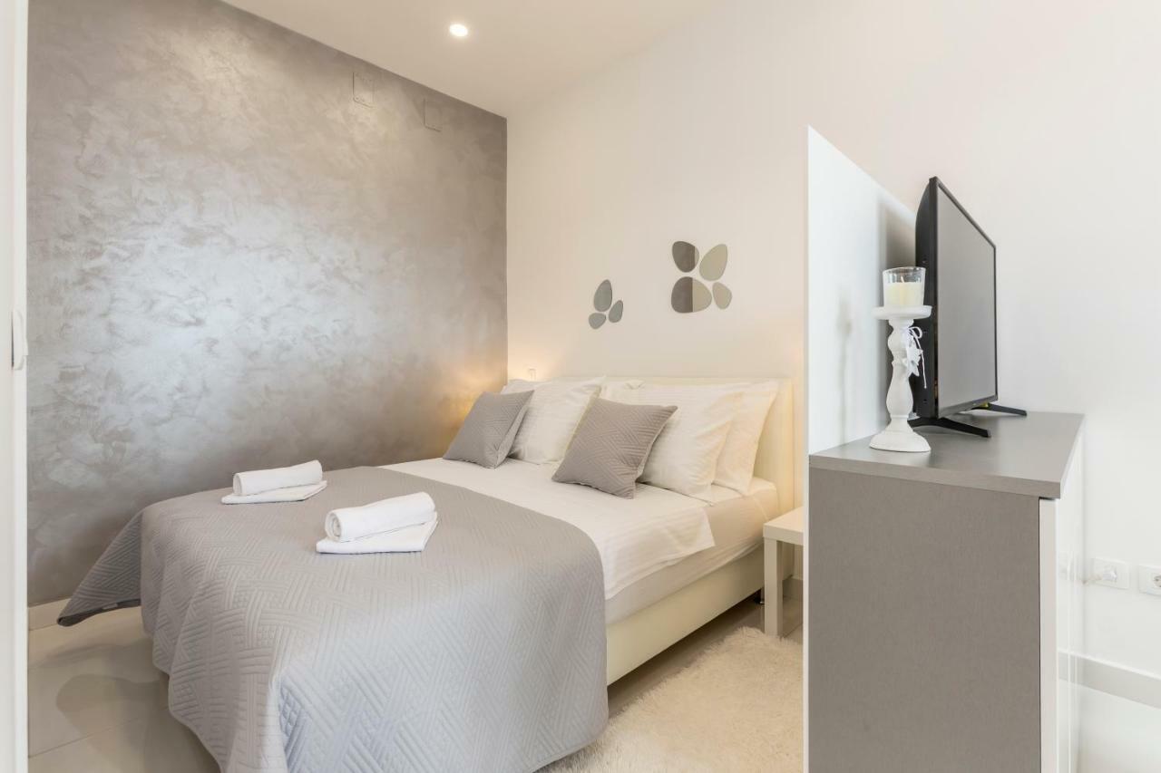 Studio Apartments Twins Сплит Екстериор снимка